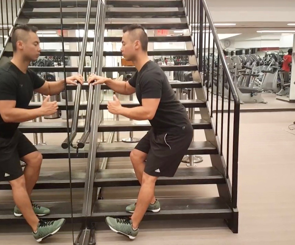 Rebuild Physiotherapy hip and knee: Single leg squat exercise